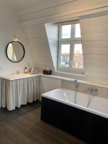 Chateau Fort Lapin Hotel in Bruges