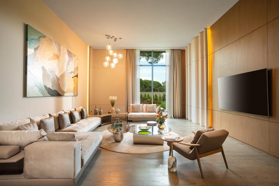 Shared lounge/TV area