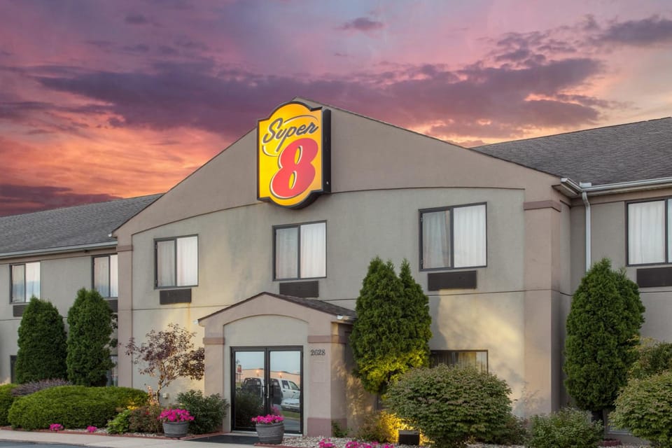 Super 8 by Wyndham Goshen Hotel in Indiana