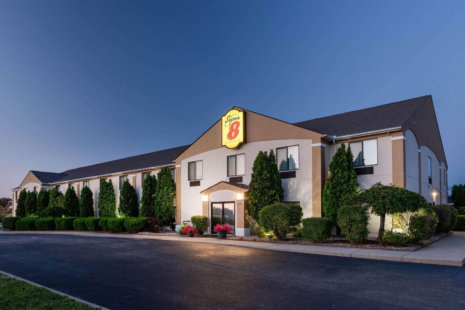 Super 8 by Wyndham Goshen Hotel in Indiana
