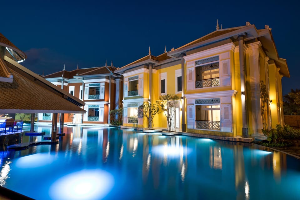 Swimming pool [outdoor]