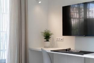 Athens Hill - Two Bedroom Apartment with Balcony Hotel in Kallithea