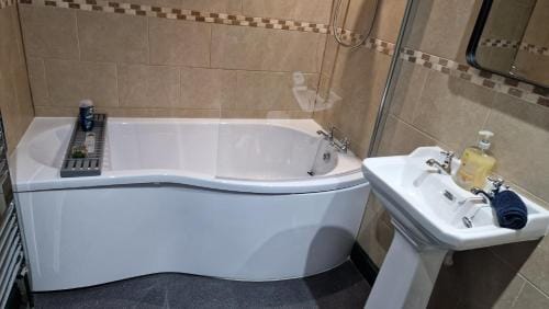 Y Gwydyr Hotel - Dolwyddelan Hotel in Bro Machno