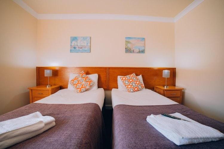 Rooms At 95 Long Street Hotel in North Warwickshire District