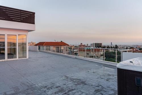 Penthouse Great View Hydromassage Penthouse hottub Hotel in Limassol City