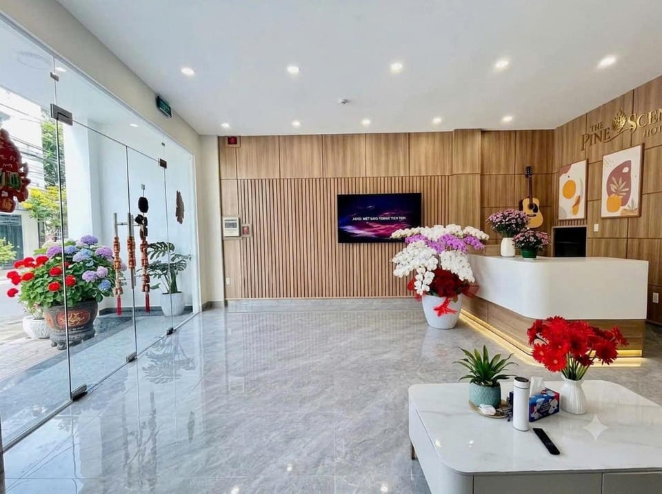 Shared lounge/TV area