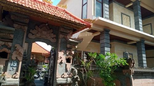 Nyoman19 Guest House Hotel in Kuta