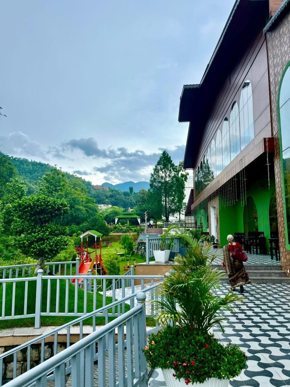 The Gooseneck Hotel and Restaurant Hotel in Uttarakhand