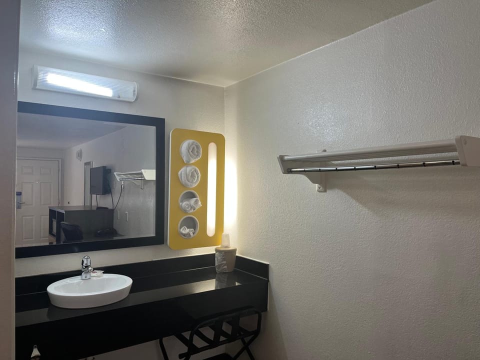 Motel 6 Cross Lanes, WV–Goff Mountain Rd Hotel in Ohio