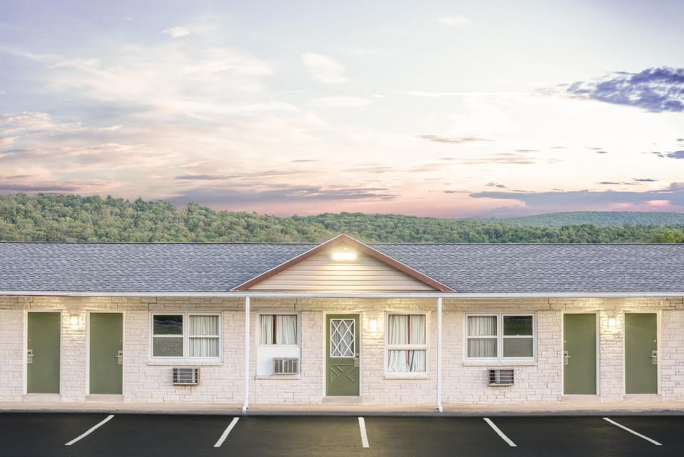 Knights Inn - Pine Grove, PA Motel in Pennsylvania