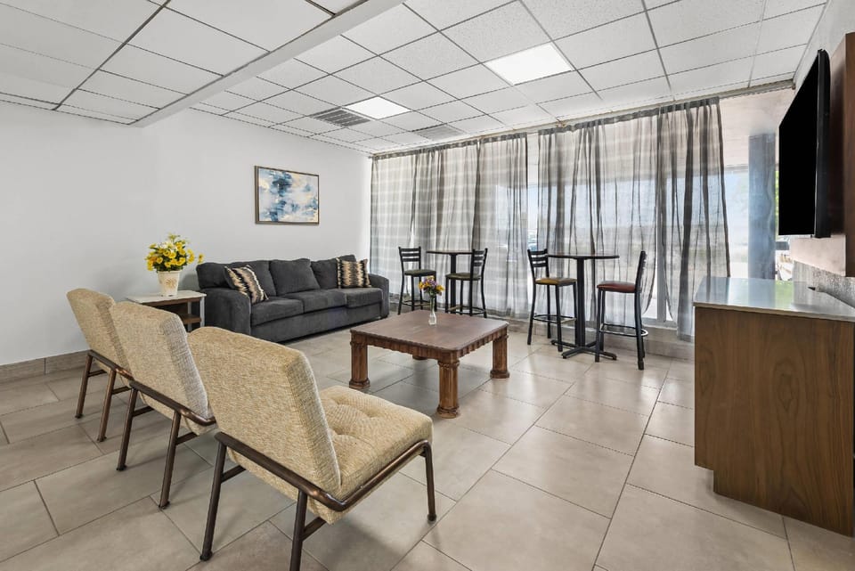 Suburban Studios Fairborn - Dayton Hotel in Fairborn