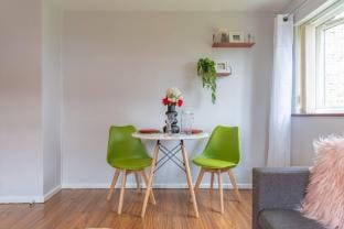Sleek  Cozy 1BR  NEC  Resorts World Nearby Hotel in Metropolitan Borough of Solihull
