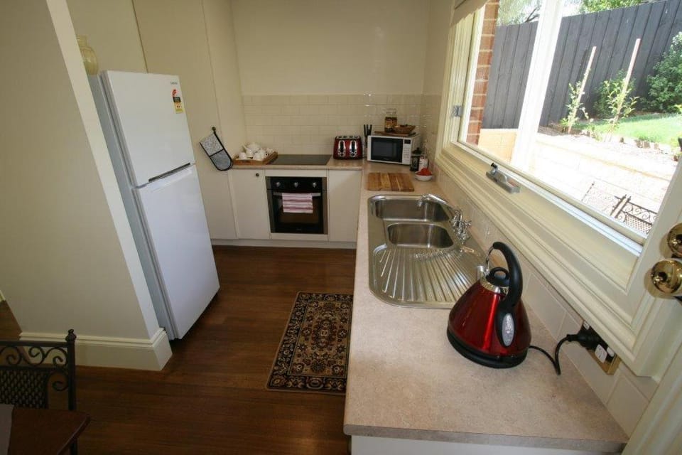 Annies Garden Cottage Hotel in Tasmania