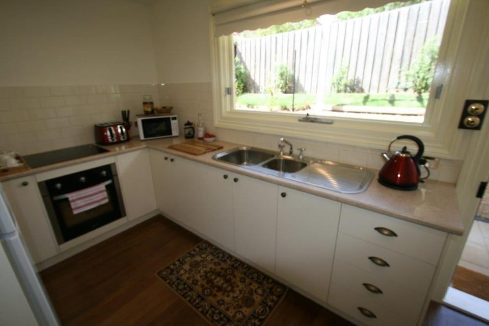 Annies Garden Cottage Hotel in Tasmania