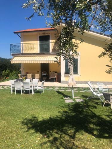 La Casa Di Menny Maison de Campagne Hotel in Liguria