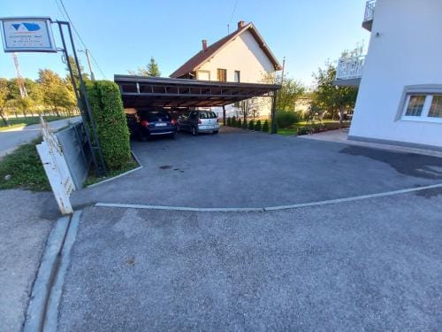 Apartmani Denis Hotel in Federation of Bosnia and Herzegovina