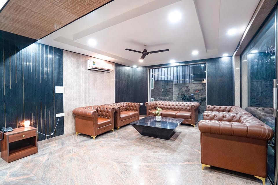 Divine Hotels & Banquets Hotel in Noida