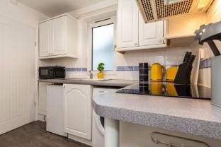 Sleek City Getaway - Walkable  Free Parking Hotel in Leicester