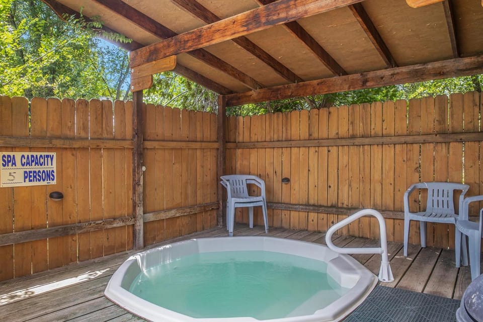 Town-N-Country Cottages Inn in Manitou Springs