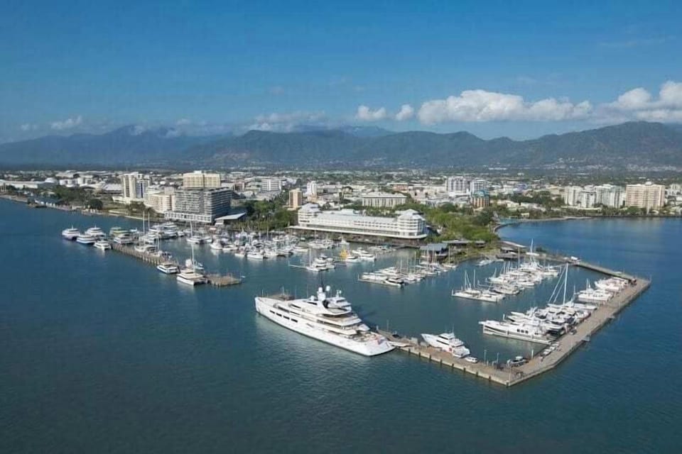 Escape On Lake Hotel in Cairns