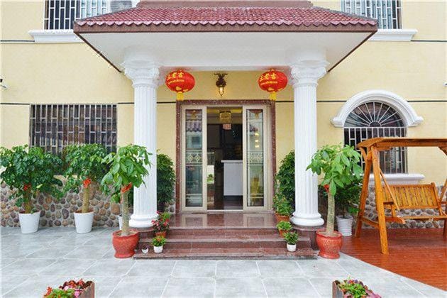 ShangHai Huating Mansion Hotel in Shanghai