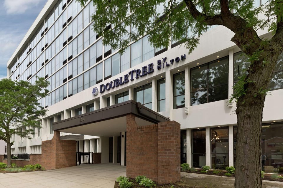DoubleTree by Hilton Jamestown Hotel in Allegheny River