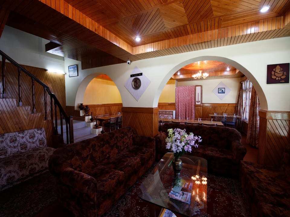 Hotel Oakwood Chail Hotel in Himachal Pradesh