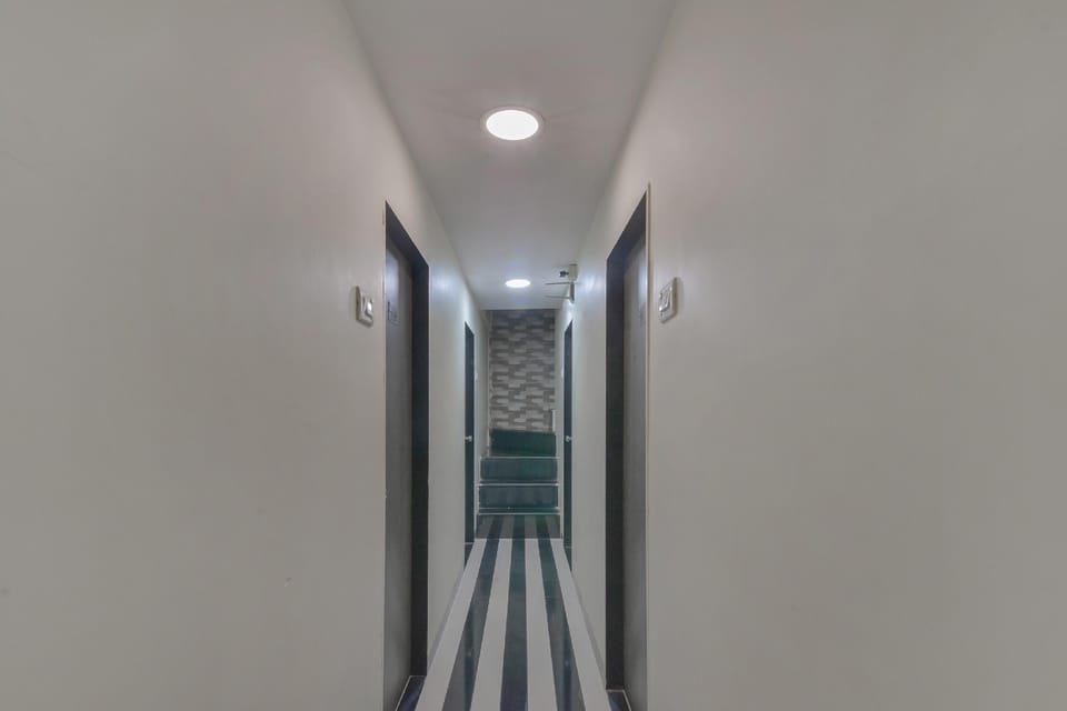 Hotel O by OYO Ak Palace Near Chhatrapati Shivaji International Airport Hotel in Mumbai