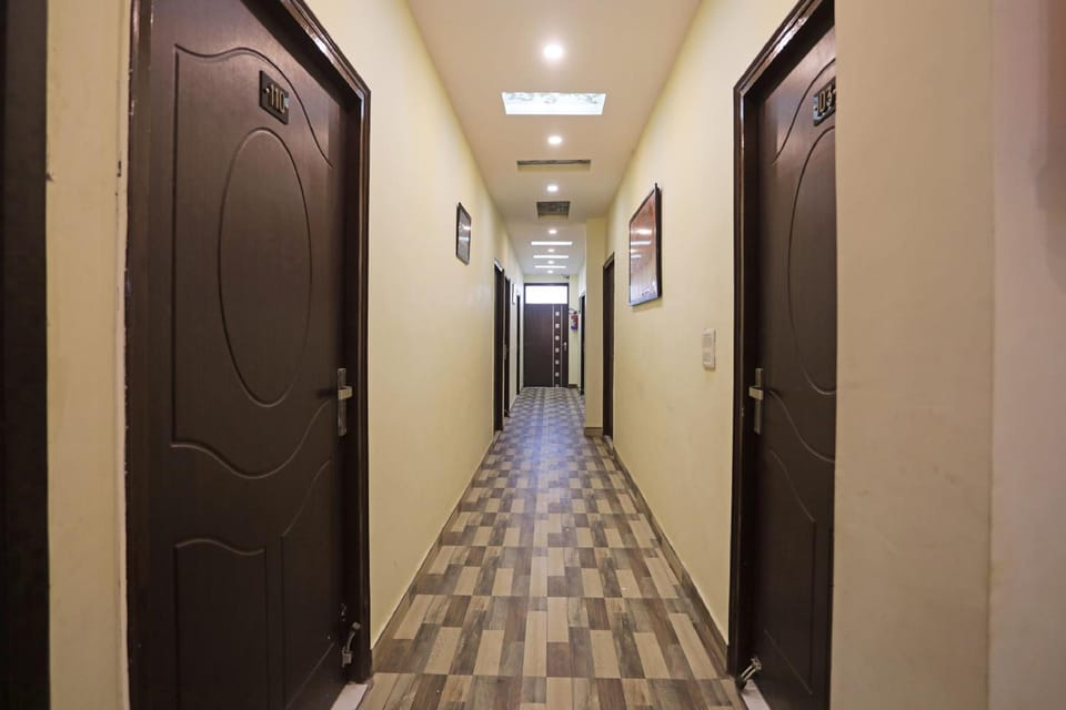 Super Hotel O Raj Palace Hotel in Uttar Pradesh