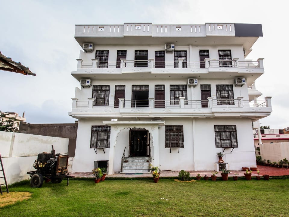 Capital O 18272 Hotel Lambodar Hotel in Rajasthan