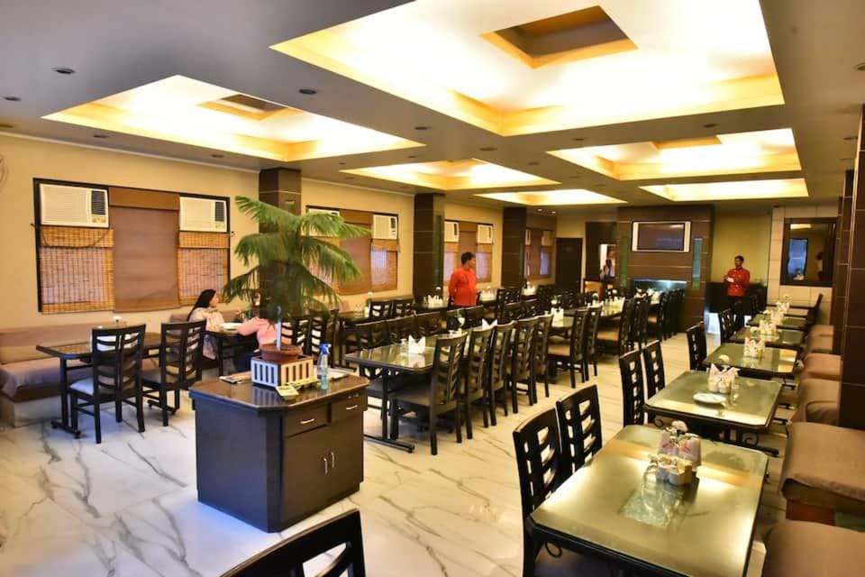 OYO 3499 Tekarees Inn Hotel in Lucknow