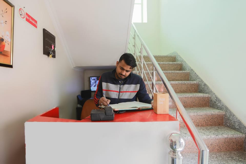 Hotel O Akki Residency Near Adarsh Pariksha Kendra Hotel in Noida