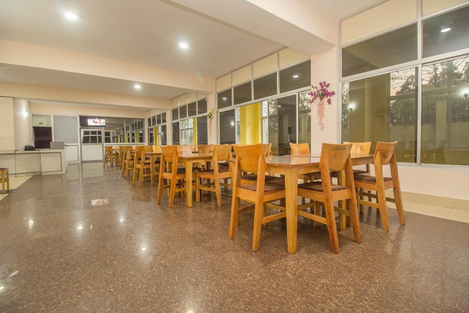 OYO Hotel Pangolin Hotel in West Bengal