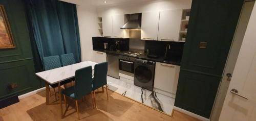 Luxurious Flat 19min from London, 7min to station! Hotel in Harrow