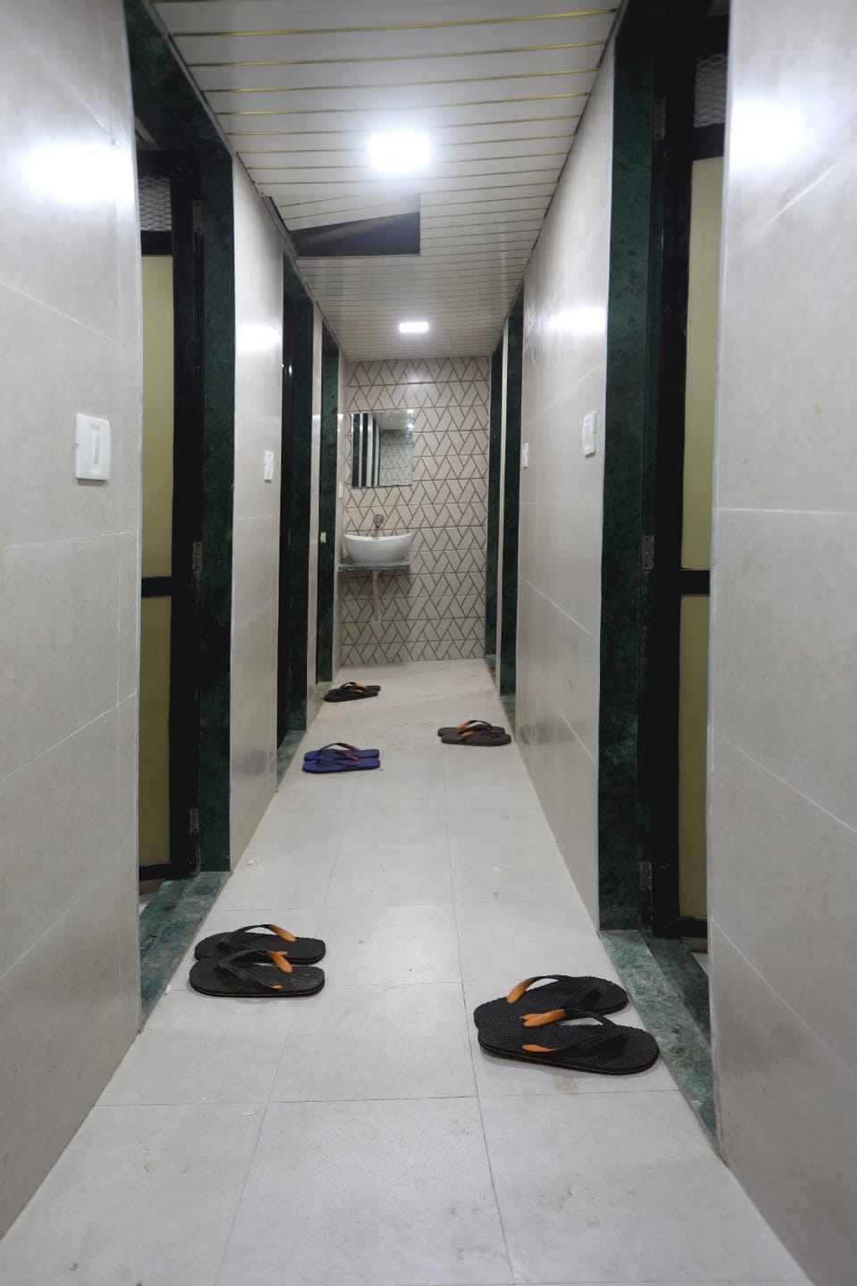 Mango Goregaon Hostel & PG Hostel in Mumbai