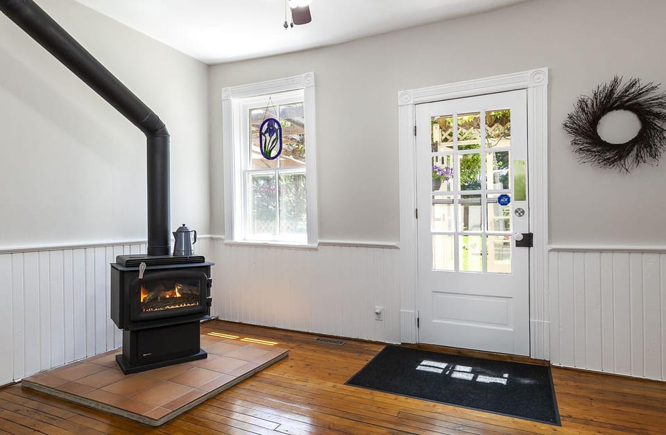 Rocklyn Inn Bed & Breakfast Hotel in Grey Highlands
