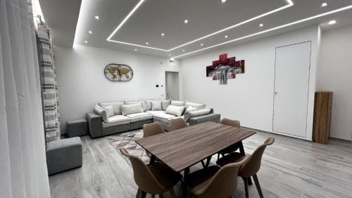 Ezlin House -quattro passi dal mare Hotel in Savona