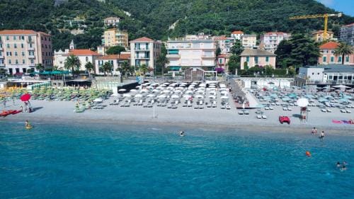 Ezlin House -quattro passi dal mare Hotel in Savona