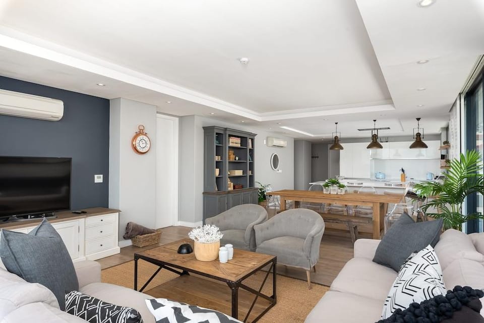 Warwick 504 Hotel in Cape Town