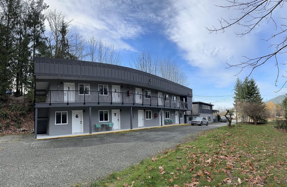 South Shore Motel Hotel in Lake Cowichan