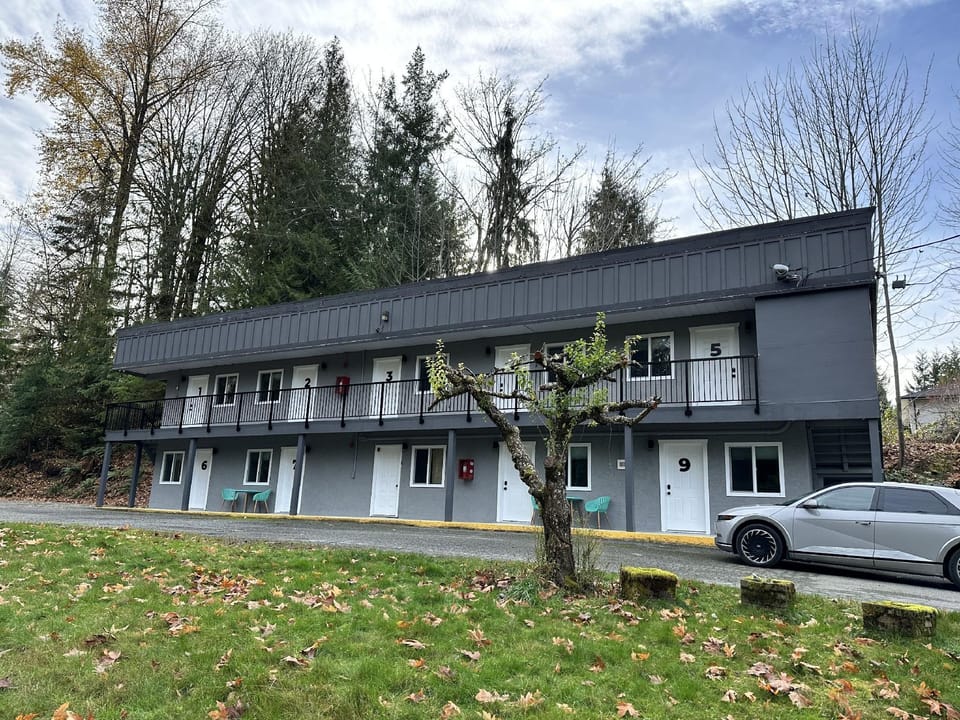 South Shore Motel Hotel in Lake Cowichan