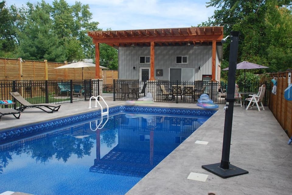 Malak Bnb Hotel in Fort Erie