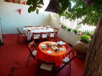 Taksiyarhis Pension Hotel in İzmir Province