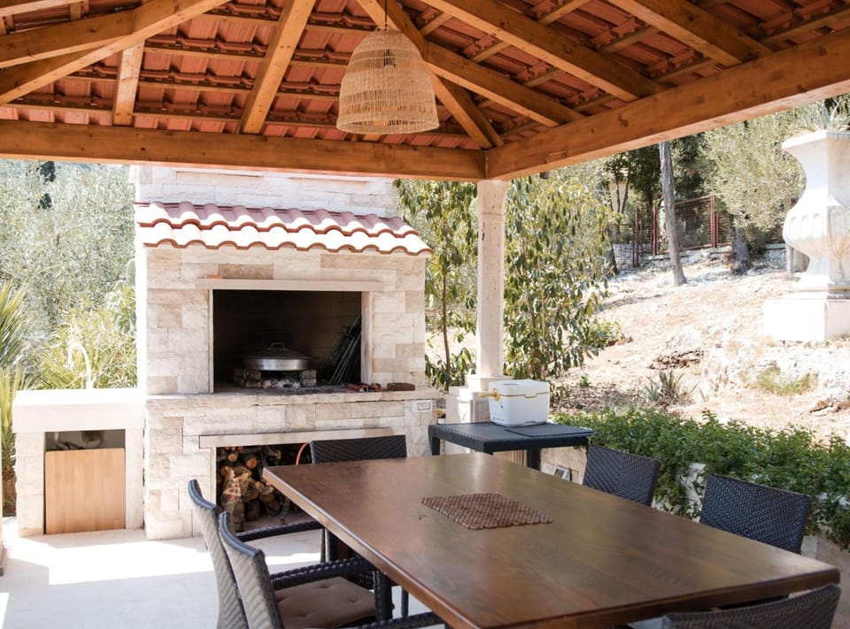 Villa Nada - Unique and Artistic Hotel in Dubrovnik-Neretva County