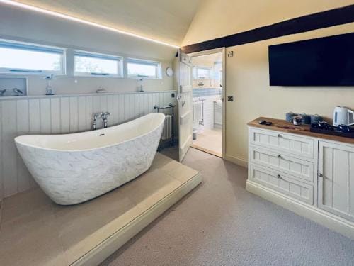 Dingle Marsh Barns Hotel in Dunwich