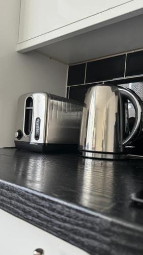 Little Luxe shared house Hotel in Bristol
