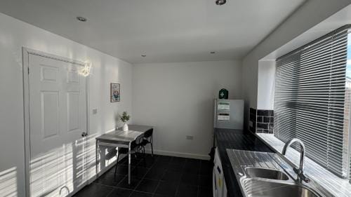 Little Luxe shared house Hotel in Bristol