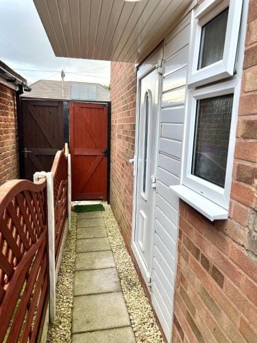 Lovely Double Room with En Suite and separate private entrance Hotel in Metropolitan Borough of Solihull