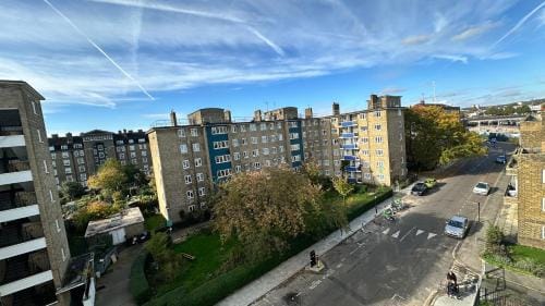 Spacious Room in Central London Hotel in London Borough of Islington