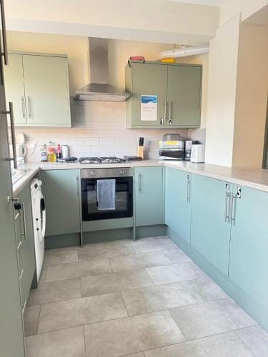 Shirley House 6, Guest House, Self Catering, Self Check in with smart locks, use of Fully Equipped K Hotel in Southampton